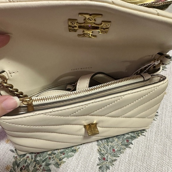 Elegant Cream Quilted Bag - Picture 5 of 6